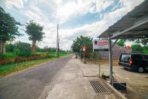 Halona Taraman Guest House by Yurooms