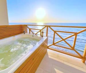 Private Suite with Jacuzzi and sea view - Tolú