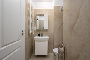 Central Penthouse 1112