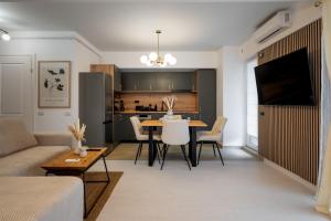 Central Penthouse 1112