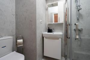 Central Penthouse 1112