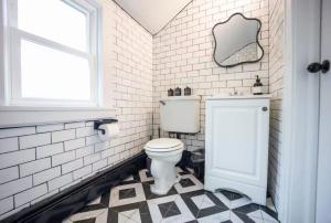 Bright 1-Bedroom Loft in Converted Garage with Private Entrance