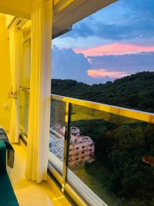 Casa Symphony- Hill View Spacious Studio in Baner-Pashan