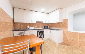 Awesome Home In Elche With Wifi