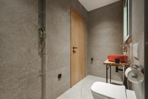 Seaview Apartment in Complex Iron Code