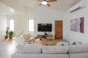 New Luxury 4BR Villa with Seaview