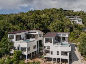 New Luxury 4BR Villa with Seaview