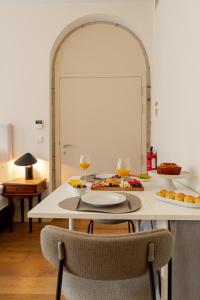 Central & Cozy Studio by HostWise