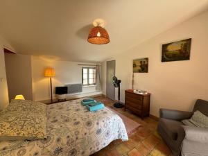 Studio Ouest - Chambre avec vue vignoble - Domaine viticole Château Barbebelle Rognes - Proche dAix-en-Provence