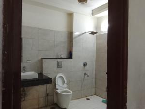 Tipsyy Inn Suites 020