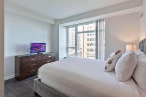 Modern Harbor Front Apartment
