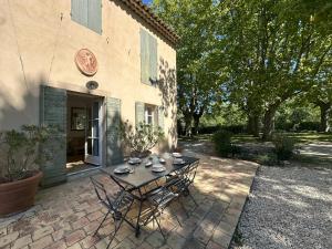 Villa des Platanes - Maison provençale avec jardin, parking & barbecue au cœur du vignoble du Château de Barbebelle Rognes - Proche Aix-en-Provence - 6 personnes