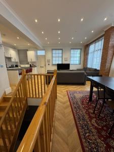 Modern Three-Bedroom Flat in Paddington