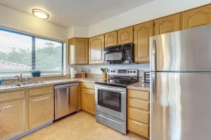 2 Mi to Uptown Sedona Home with Hot Tub and Fire Pit!