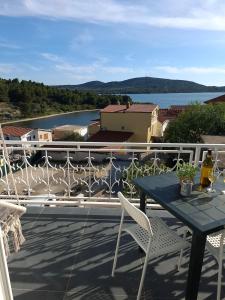 Apartmani Jambriško Pirovac