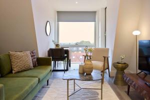Streatham Hill Modern Flat with Balcony