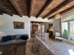 Villa du Puits - Séjour en Provence avec piscine privée & jardin au cœur dun domaine viticole Château de Barbebelle - Rognes - Proche dAix-en-Provence -10 personnes