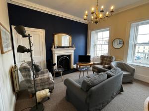 Flat 2 - Georgian apartment on The Square