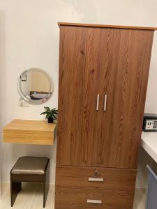 Seven-Eleven Inn 1BR Condo - Royal Oceancrest Mactan