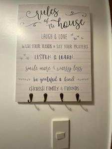 Seven-Eleven Inn 1BR Condo - Royal Oceancrest Mactan