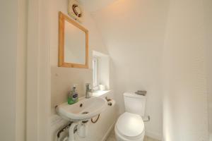 Modern 4-Bed Retreat in Prestwich, Perfect for Weekend Getaways