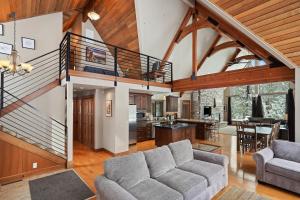8 Mt Baker Home with Hot Tub