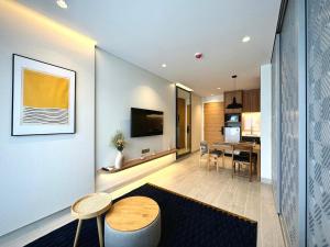 New apartments in a premium Laguna complex by the lake