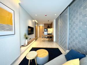 New apartments in a premium Laguna complex by the lake