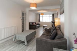 Spacious 2 Bedroom House in Kingsbury NW London