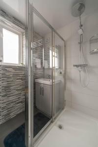 Spacious 2 Bedroom House in Kingsbury NW London