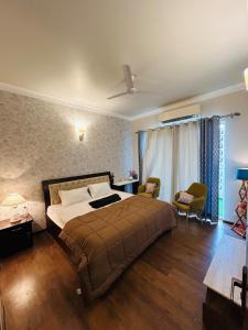 Skyline 1bhk Central Park Flower valley The Room