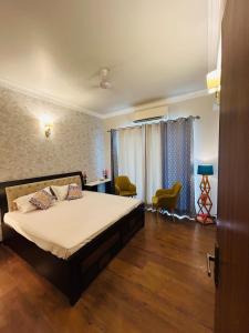 Skyline 1bhk Central Park Flower valley The Room