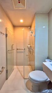 Big Studio Unit in Newport near NAIA w Balcony