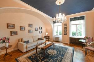 Deluxe Apt in Old Town, Charles Bridge 3 min, Private garden, Breakfast