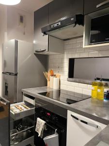 Spacious 2 bedrooms,4-8 people ,12mn Disney ,Free Private Parking , balcony