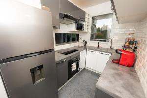 Spacious 2 bedrooms,4-8 people ,12mn Disney ,Free Private Parking , balcony