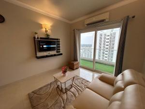 Skyline 1bhk Central Park Flower valley The Room