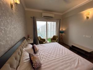 Skyline 1bhk Central Park Flower valley The Room