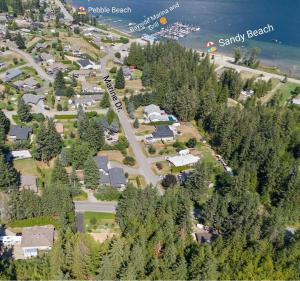 Newly Renovated Shuswap Lake Cabin Multi-Family Retreat Sleeps 12