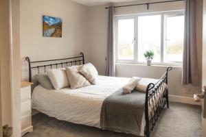 Seafront Charm 1-Bed Flat, FREE Parking & Views