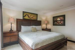 Lotus - 3 BDR Penthouse in the middle of town!