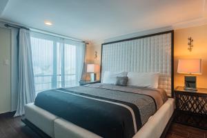 Lotus - 3 BDR Penthouse in the middle of town!