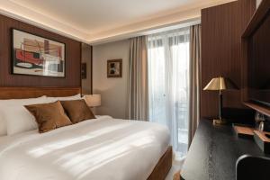 The Savile, by Harrys