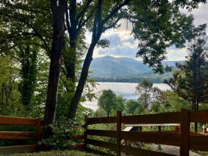 Drewniany zakątek - domek z sauną i balią