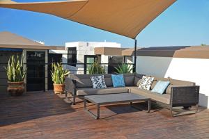 Lotus - 3 BDR Penthouse in the middle of town!