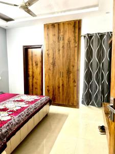 Private Room in Peaceful Shared Flat Attached Washroom