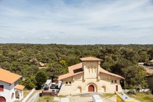 Vue de lOcéan à la forêt, la plage à vos pieds