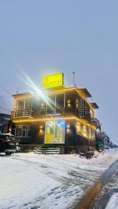 Glampfire Hotel and Cafe