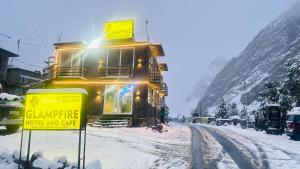 Glampfire Hotel and Cafe