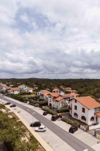 Vue de lOcéan à la forêt, la plage à vos pieds